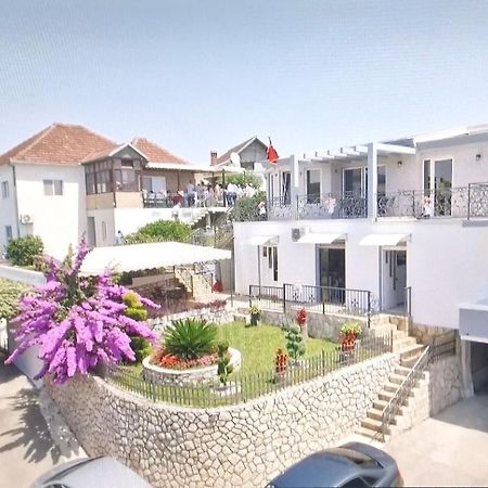 Rejhan Totti Ulcinj Buitenkant foto