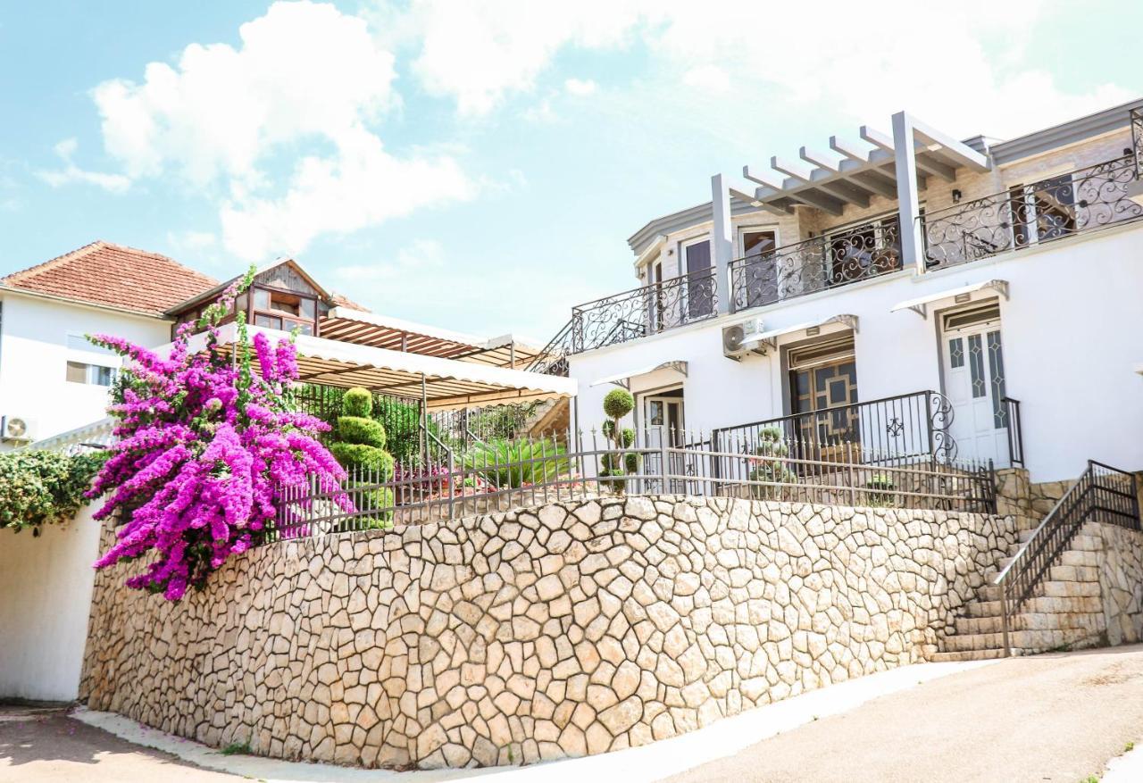 Rejhan Totti Ulcinj Buitenkant foto