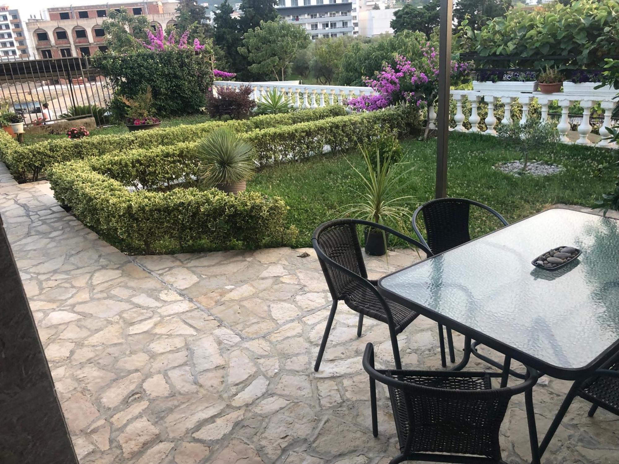 Rejhan Totti Ulcinj Buitenkant foto